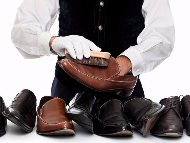 Як і чим прибрати, відмити мазут з взуття, кросівок, білої взуття, з підошви взуття: поради, рецепти. Як відбілити білу взуття від мазуту?