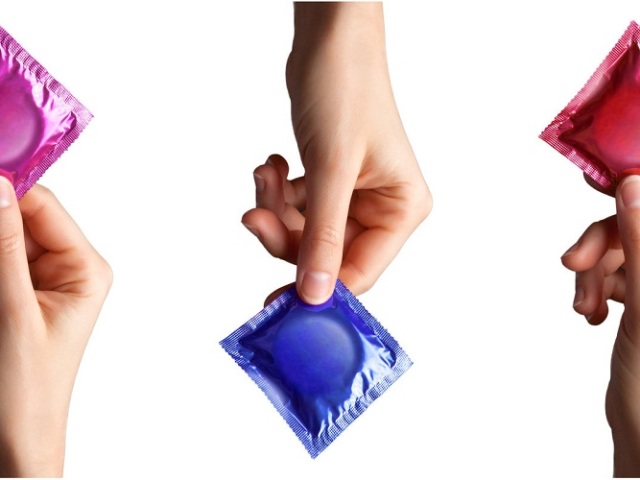 Зі скількох років можна купувати презервативи? Де і як правильно купувати презервативи підлітку?