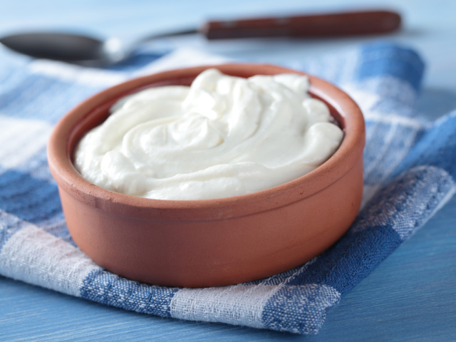 Чим відрізняється йогурт від кефіру: порівняння. Що корисніше, краще, смачніше: йогурт або кефір? Чим відрізняються закваски для йогурту і кефіру?
