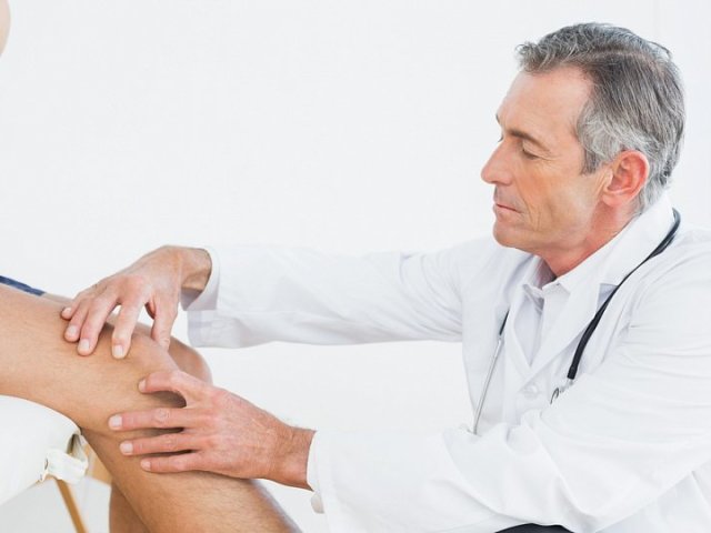 Який лікар лікує суглоби плечей, хребта, колін? До якого лікаря звернутися, якщо болять суглоби?