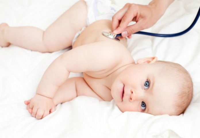 Яких лікарів проходять, коли дитині виповнюється 3, 12 місяців: перелік основних і додаткових фахівців