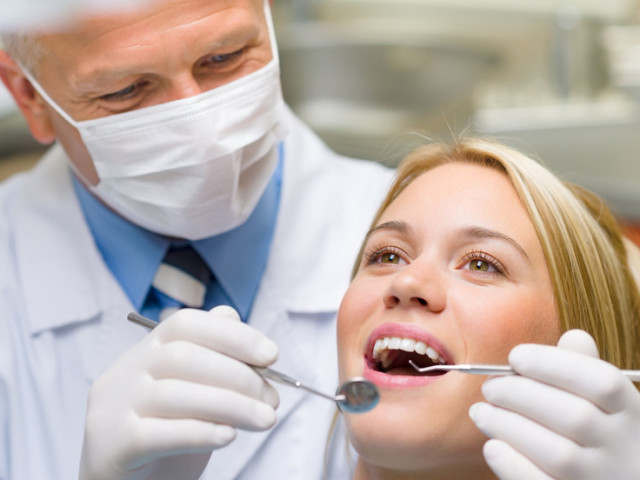 Чим відрізняється зубний лікар від стоматолога, дантиста: порівняння. Що робить зубний лікар дорослий і дитячий стоматолог, терапевт, хірург, терапевт, ортопед, дантист: відмінності. Хто краще: стоматолог або зубний лікар?