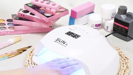 УФ-лампа для нігтів: у чому особливості, як вибрати і як користуватися?