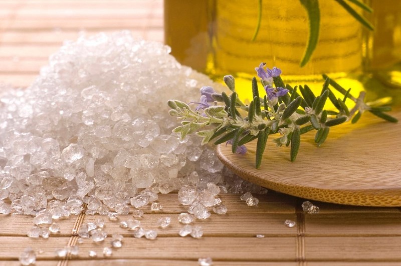 Чи можна використовувати морську сіль для засолювання огірків?