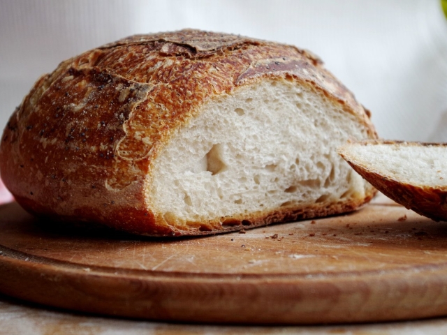Домашній хліб: пшеничний, з висівками, з родзинками, горіхами, дріжджовий, без дріжджів &#8212; докладна інструкція з приготування
