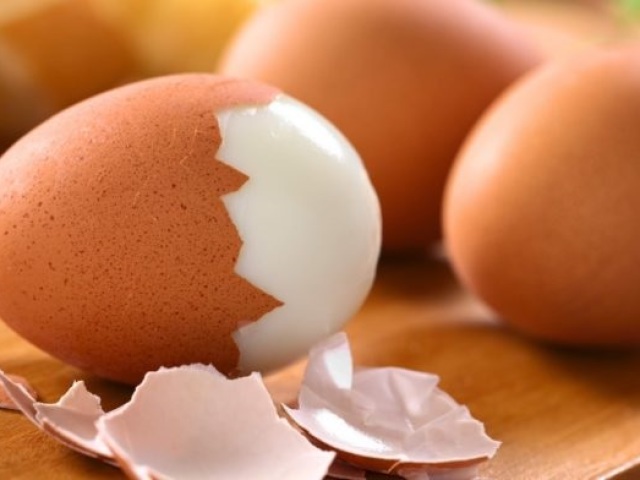Як варити яйця, щоб вони не лопнули?