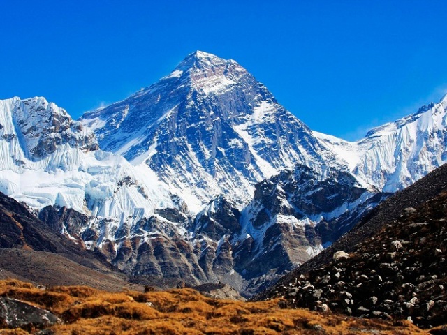 Найвища вершина світу Еверест: висота, клімат, живий світ, координати гори Джомолунгма, топоніміка назви, першовідкривачі, небезпечні факти і нюанси підйому. Як діяльність людини впливає на екологію найвищої гори Еверест?