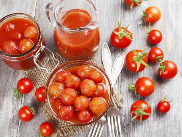 3 найкращі рецепти приготування помідорів в томатному соку, фаршированих пікантною начинкою, бланшованих на зиму
