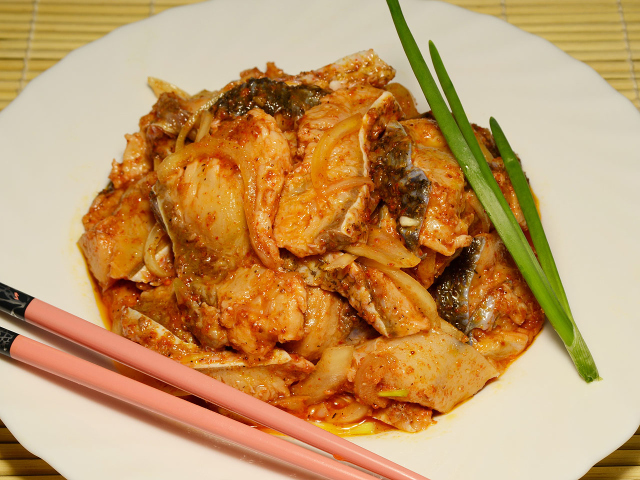 Риба «Хе» по-корейськи: приготування з минтая, скумбрії, лина, товстолобика, оселедця, коропа і сома &#8212; класичні і швидкі рецепти