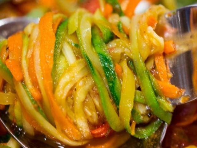 Заготовки &#8212; кабачки по-корейськи на зиму: найсмачніші рецепти пальчики оближеш. Як приготувати кабачки на зиму по-корейськи мариновані, з морквою, огірками, помідорами, перцем, баклажанами, гострі, смажені, без стерилізації, закуску, салат, варт