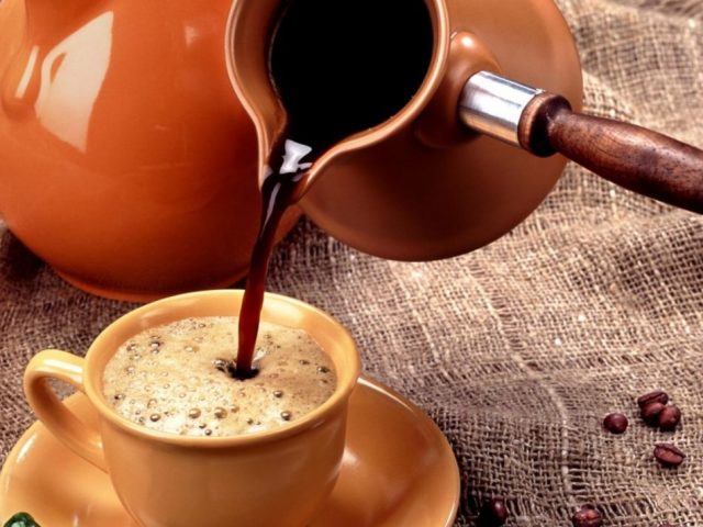Кава: колекція кращих рецептів. Секрети приготування смачної кави в турці і кавомашині в домашніх умовах. Навіщо до кави подають холодну воду?