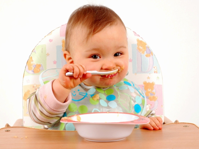 Чим можна годувати дитину в 8 місяців? Меню, раціон і режим харчування дитини 8 місяців при грудному і штучному вигодовуванні