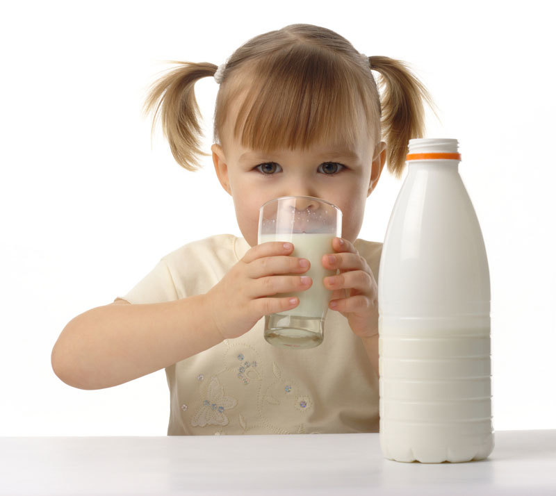 Козяче молоко дітям. Шкода і користь козячого молока для дітей. Чи можна  годувати дітей козячим молоком?