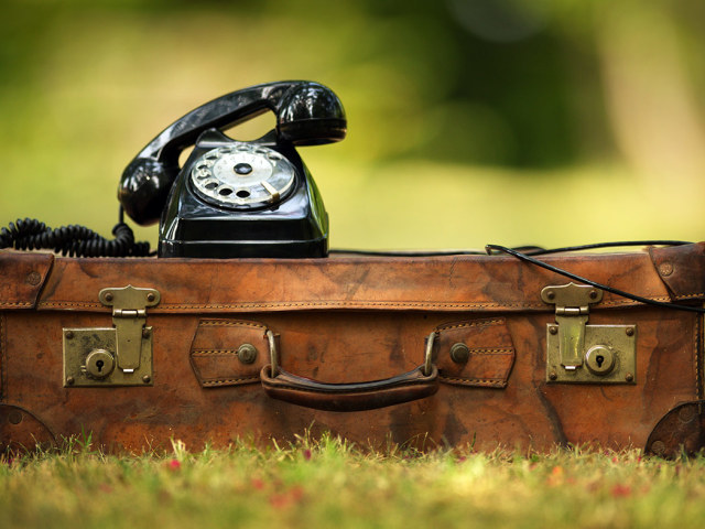 Телефонний етикет або основні правила поведінки при телефонній розмові: перелік, фрази. Як правильно представлятися по телефону при вихідному дзвінку в компанії, офісі, домашньому дзвінку? Як правильно відповідати на телефонні дзвінки в офісі і вдома?
