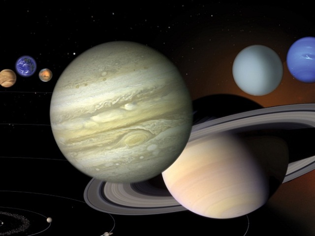 Що собою представляє і яку роль чинить сила тяжіння? Чи є і яка сила тяжіння на інших планетах Сонячної системи? На якій планеті найменша і найбільша сила тяжіння?