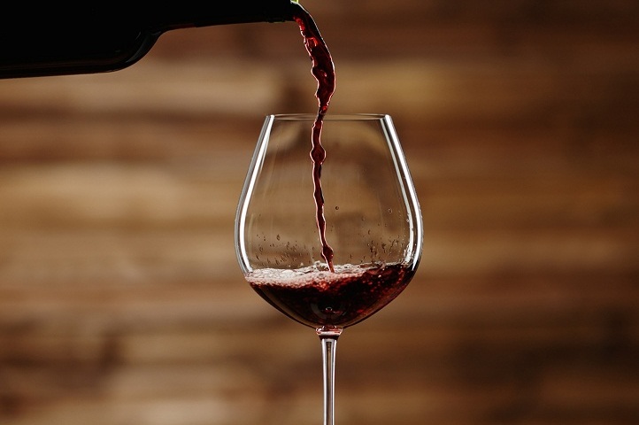 Як відрізнити натуральне вино від порошкового? Як перевірити якість вина, щоб відрізнити від підробки?
