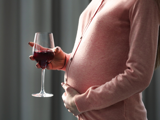 Чи можна вагітним вино або шампанське? Келих вина або шампанського при вагітності: чи шкідливо це?