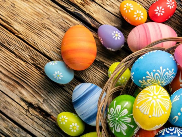 Коли, в який день фарбують яйця на Великдень?