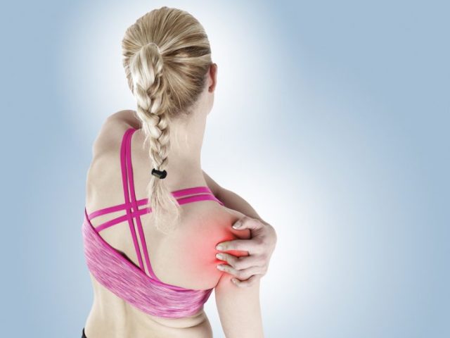 Вивих плечового суглоба: причини, симптоми, долікарська допомога і лікування