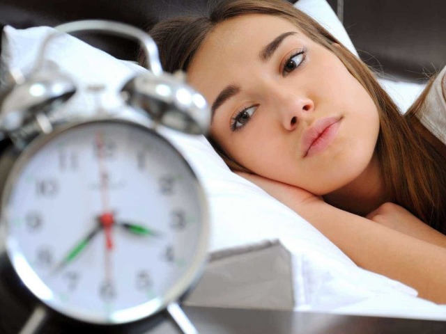 Часто прокидаюся і встаю вночі: причини. Що робити при частих пробудженнях і поганому сні, до якого лікаря звертатися? Причини частих пробуджень у дітей, і як з цим боротися?