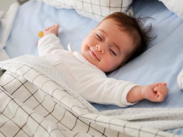 Чому новонароджена дитина, немовля спить з відкритими або відкритими очима: причини. Що таке сомнамбулізм у дітей, підлітків і дорослих: причини і лікування