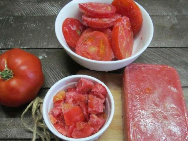 Як заморозити помідори: правила і способи. Процес заморозки помідор: у вигляді пюре, кубиками, кружечками, цілком &#8212; детальний опис кожного способу