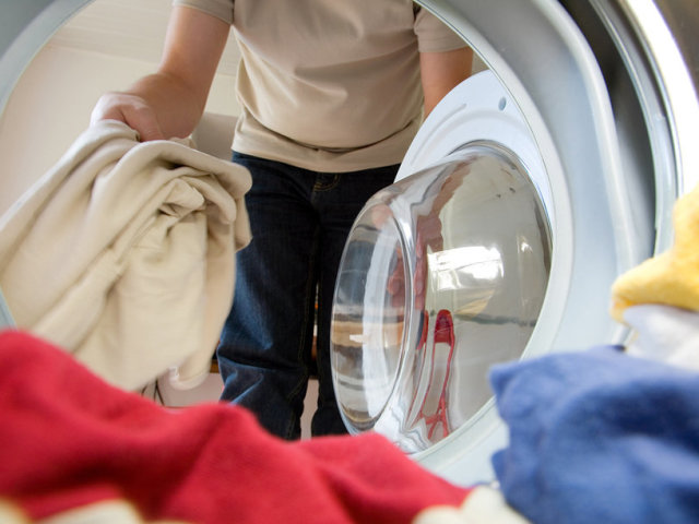 Чи можна і як прати пальто в пральній машині? Як правильно випрати пальто з кашеміру, драпу, вовни в домашніх умовах: інструкція, корисні поради