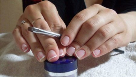 Особливості покриття нігтів гелем без нарощування