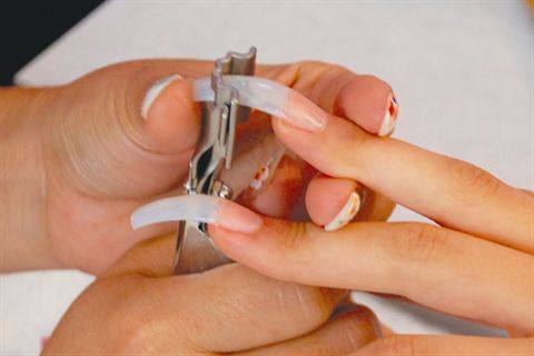 Головні правила видалення нарощених нігтів
