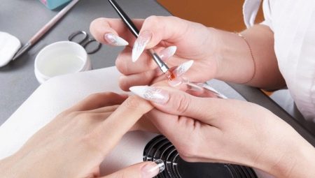 Корекція нарощених нігтів: особливості і правила виконання процедури