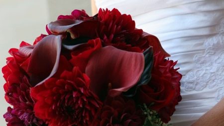 Бордовий букет для нареченої: особливості вибору кольорів та ідеї оформлення композиції
