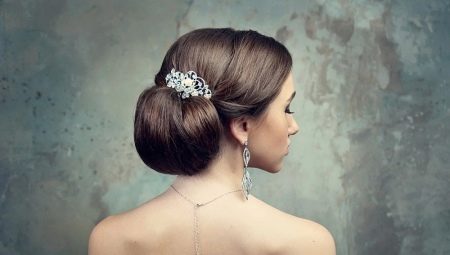 Зібрані зачіски на весілля: красиві високі укладання з фатою, діадемою і короною