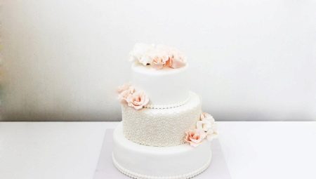 Весільний торт з мастики: різновиди та ідеї для оформлення