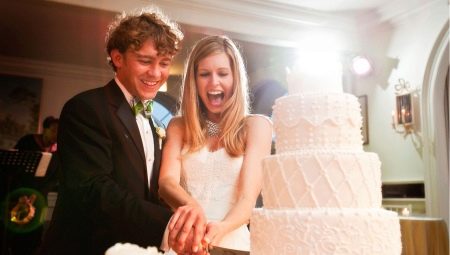 Кремовий весільний торт: красиві варіанти оформлення та поради з вибору